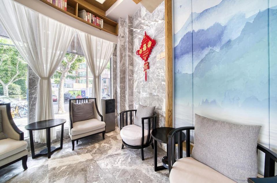 Qi Yue Hotel Shanghai Daning International Yan Chang Road Subway Station Hotel in Shanghai