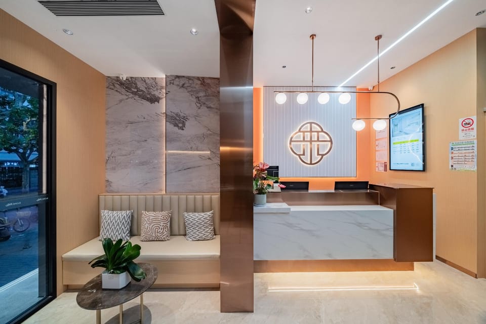 Elong ME Hotel Shanghai Global Harbor Meiling North Road Subway Station Hotel in Shanghai