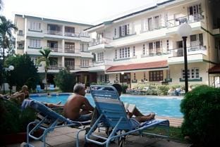 Swimming pool [outdoor]