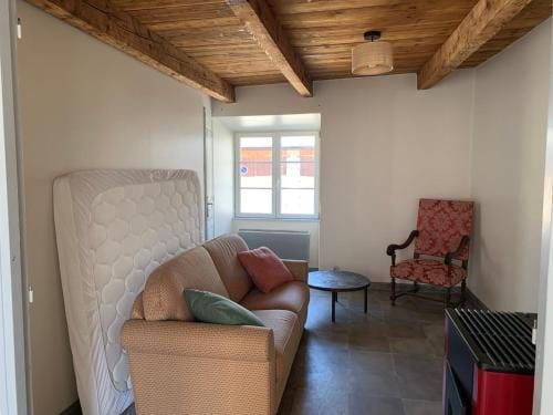 Chez Burons&Bouchons, Le Refuge Gourmand et Authentique Hotel in Auvergne-Rhône-Alpes