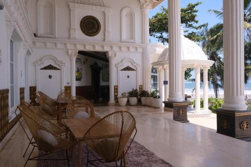 Beachfront Villa Bali - The Luxury Fort Hotel in Kerambitan