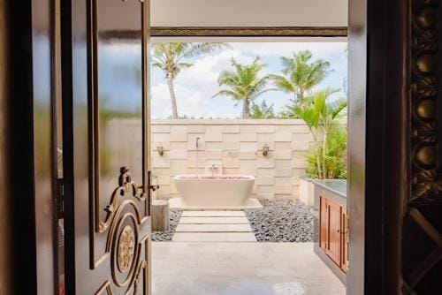 Beachfront Villa Bali - The Luxury Fort Hotel in Kerambitan