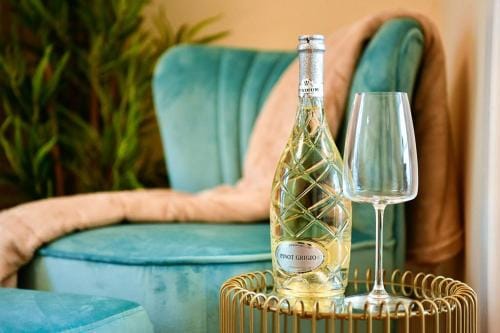 Castle Square Cottage - Beachside Retreat Hotel in Underhill Park
