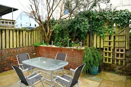 Castle Square Cottage - Beachside Retreat Hotel in Underhill Park