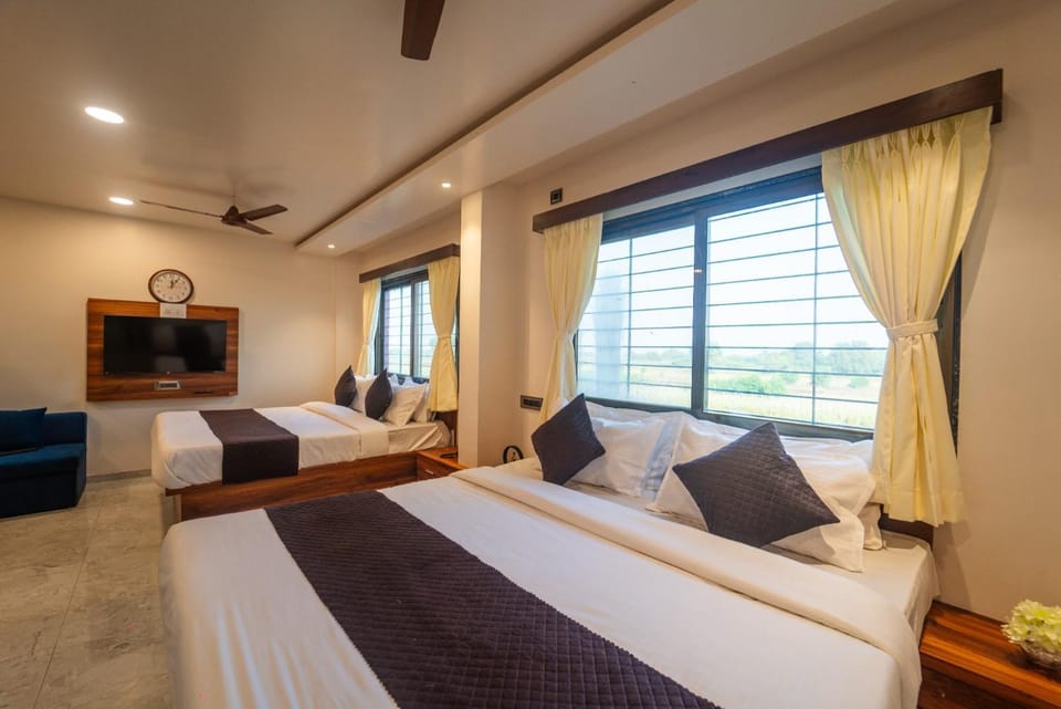 Shreenam Resto Hotel in Maharashtra