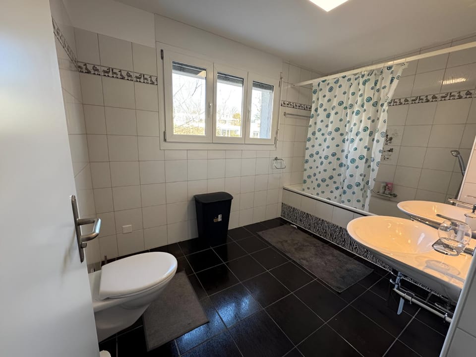 VK - Zurich Airport - Homestay - Härdlenstrasse Hotel in Kloten