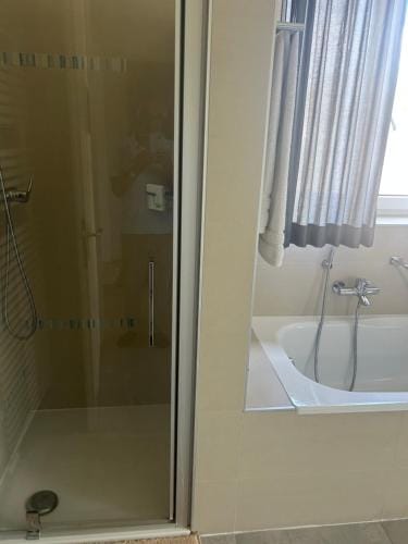 three room apartment with Amazing view Hotel in Montreux