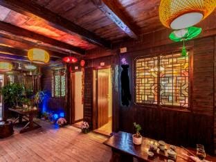 Drunk in Jiangnan Riverside Homestay (Xitang Ancient Town) Hotel in Shanghai