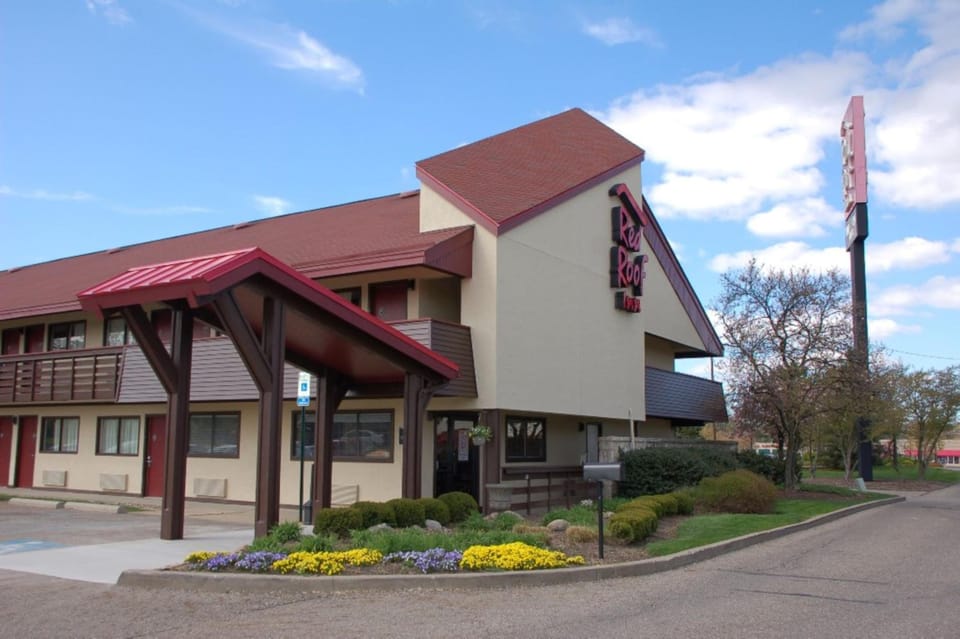 Red Roof Inn Canton Hotel in Ohio