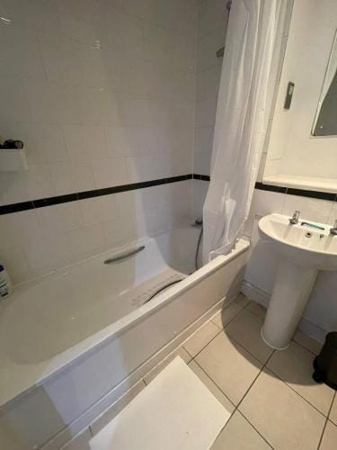 Quarto aconchegante e banheiro privativo Hotel in Harrow