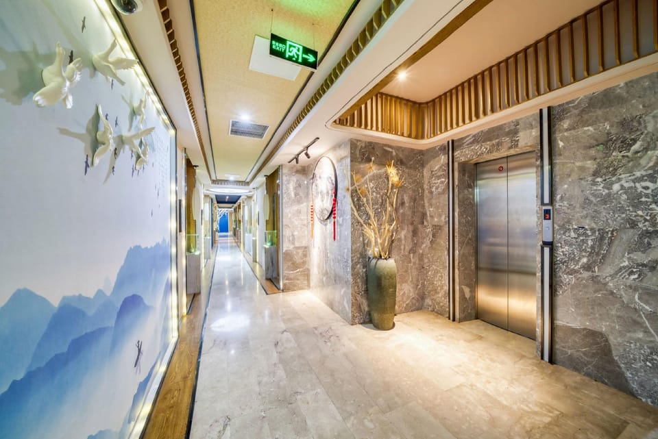 Qi Yue Hotel Shanghai Hongqiao International Airport Ziteng Road Subway Station Hotel in Shanghai