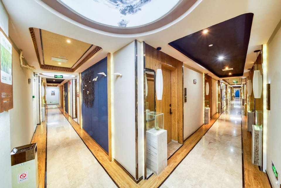 Qi Yue Hotel Shanghai Hongqiao International Airport Ziteng Road Subway Station Hotel in Shanghai