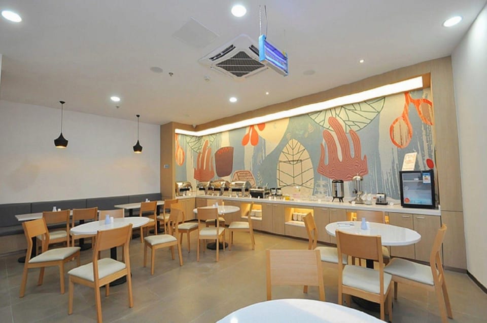 Qi Yue Hotel Nanjing Hongyang Plaza Taishan Xincun Subway Station Hotel in Nanjing