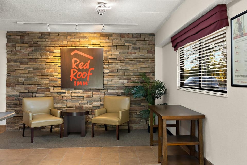 Red Roof Inn Cleveland - Westlake Hotel in Westlake