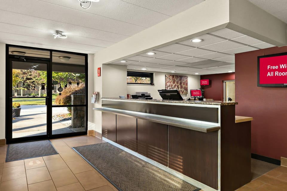 Red Roof Inn Cleveland - Westlake Hotel in Westlake