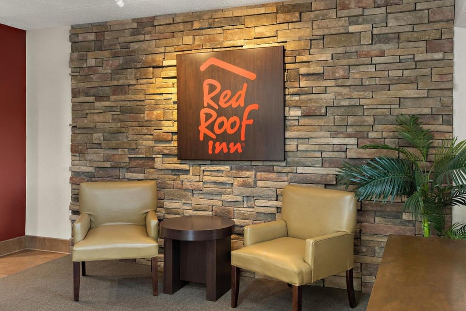 Red Roof Inn Cleveland - Westlake Hotel in Westlake