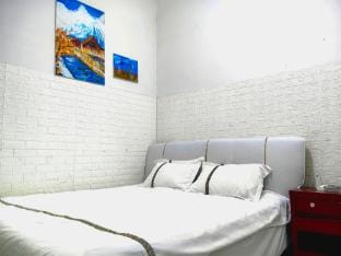 Yuzhu Lou Inn Hotel in Hangzhou
