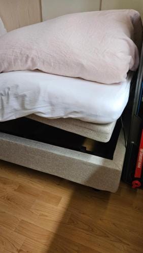 Room B - Single bedroom - B&B - shared with others - not private - hostel Hotel in Nordland, Norway