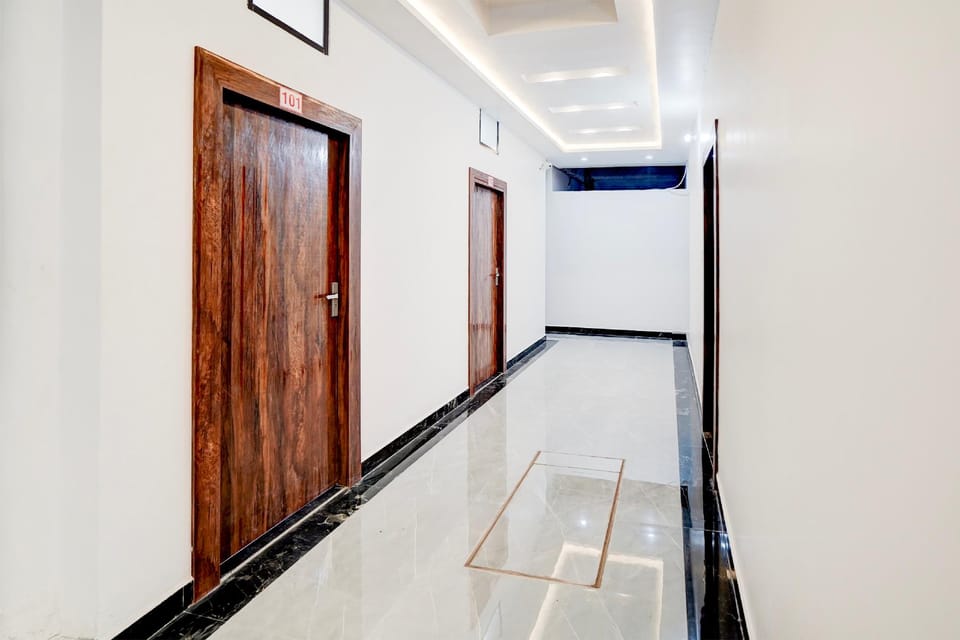 HOTEL O SAMRAT INN Hotel in Uttar Pradesh