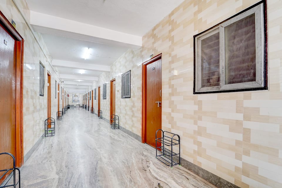 Super Collection O Avarampalayam Bus Stop Formerly Krish Castle Hotel in Coimbatore