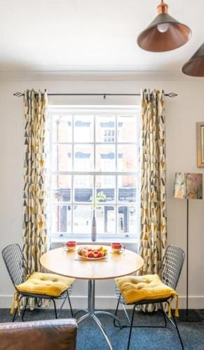 #03 The Hawthornes. Sleeps 6|NEC 7mins|8 mins Hotel in Metropolitan Borough of Solihull