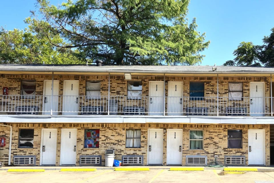Mi Amor Inn & Suites by Hotel O Dallas Tx Hwy 352 Hotel in Dallas