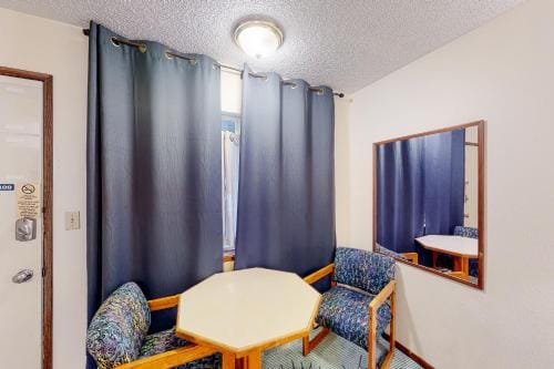 Lamplighter Inn Group Stay 1 Motel in Oregon