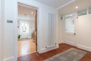 Charming Two Bedroom Apartment in Fairview Hotel in Cheltenham