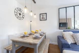 Cosy 2-Bed Apartment in Tivoli Hotel in Cheltenham