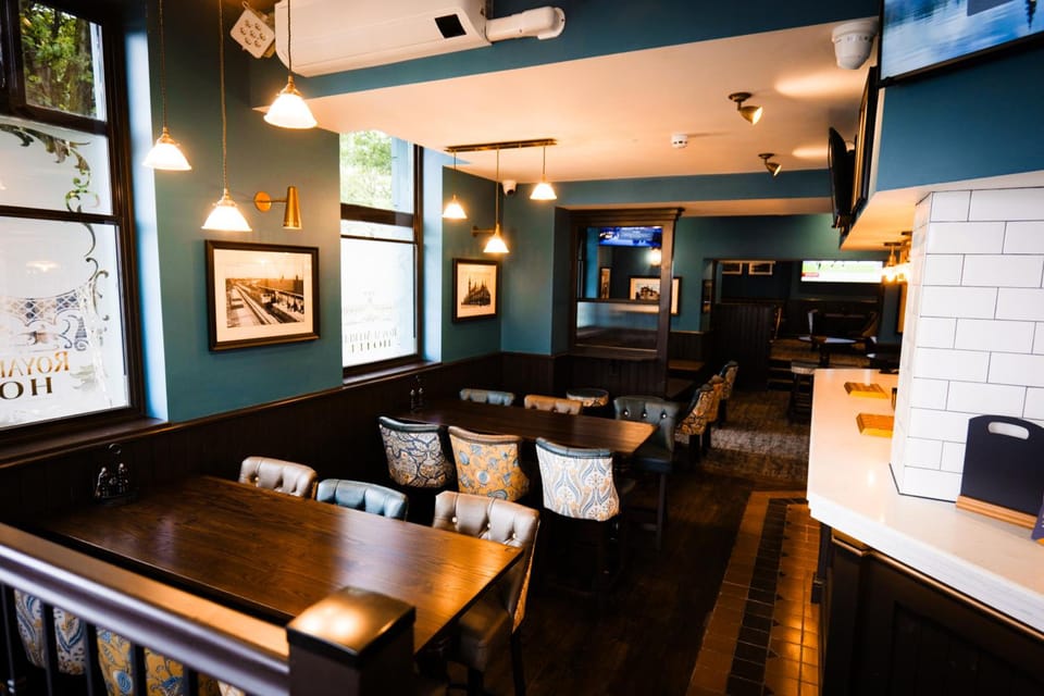 The Royal Alfred - Opposite Central Train Station Hotel in St Helens