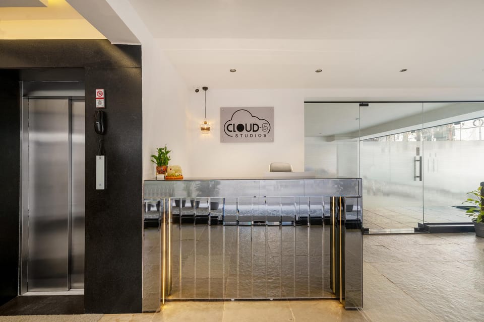 Cloud 5 Studios Hitech City Hotel in Hyderabad