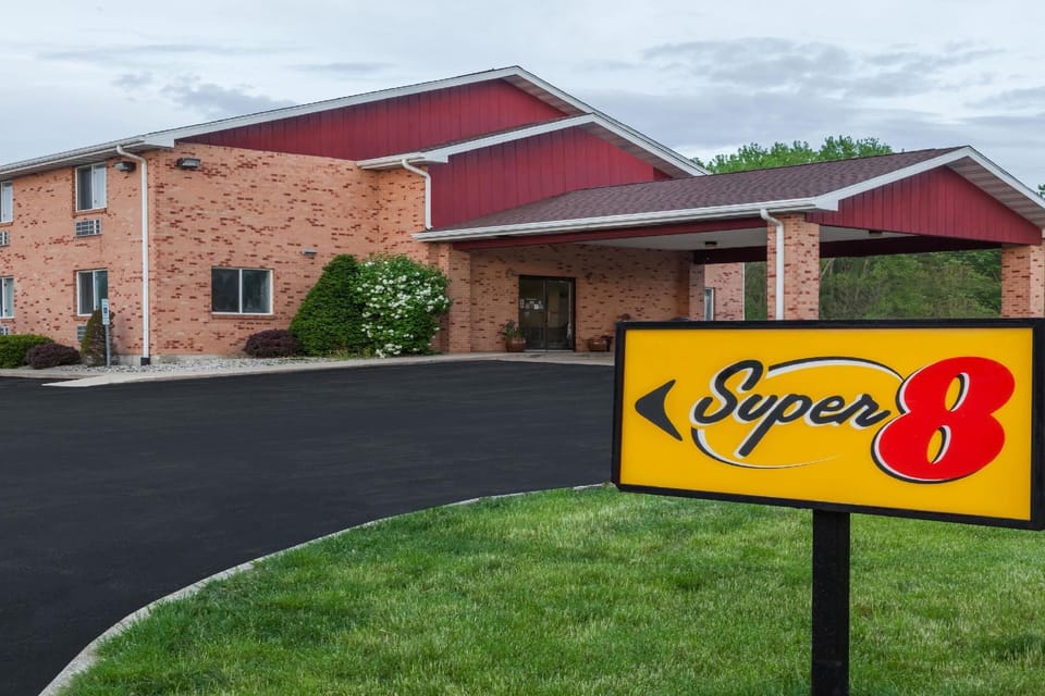 Watseka 24 Inn & Suites Hotel in Indiana