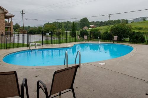 Riverfront Gem Hotel in Sevier County