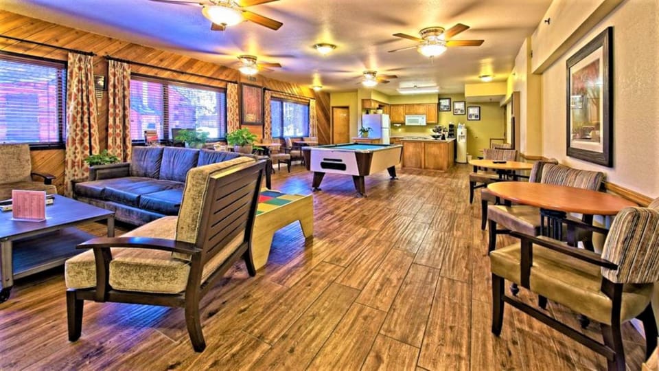 Shared lounge/TV area