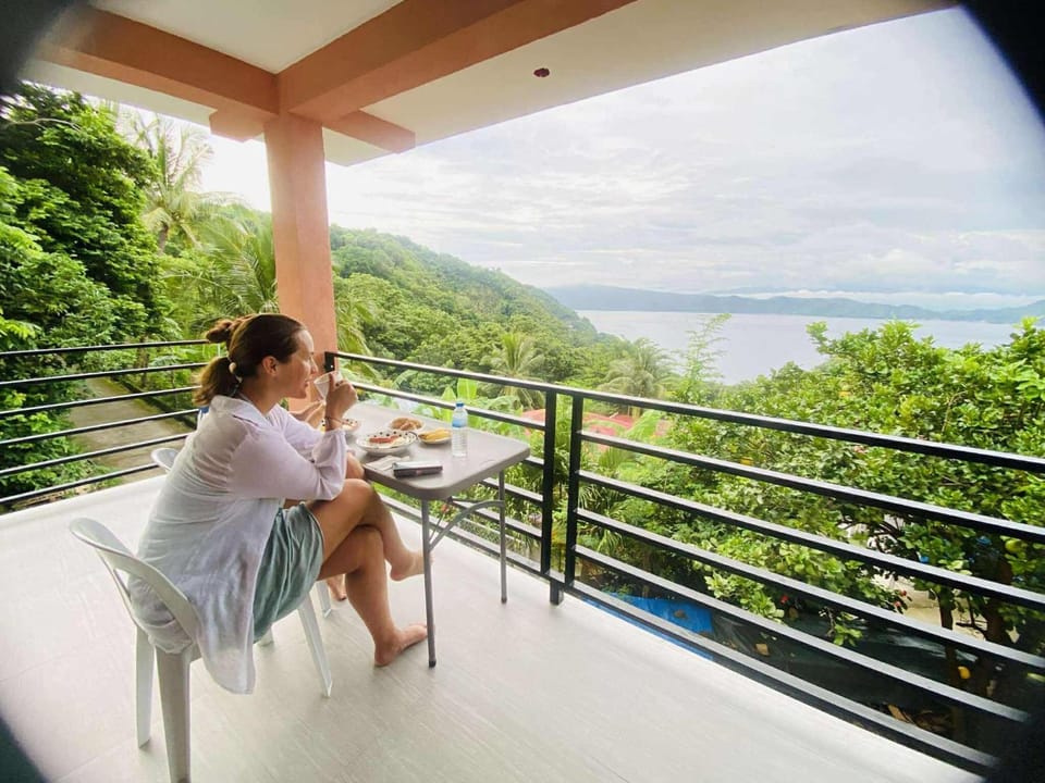 CJ's Place Mabini Bed and Breakfast in Calabarzon