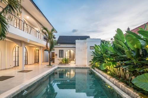 Le Jardin CoLiving B1 - Upscale Apt, Canggu center Hotel in North Kuta