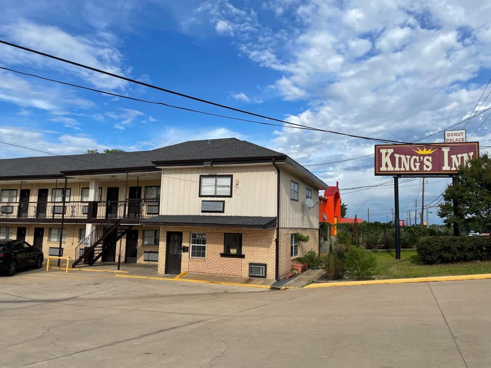Kings Inn Motel in Paris