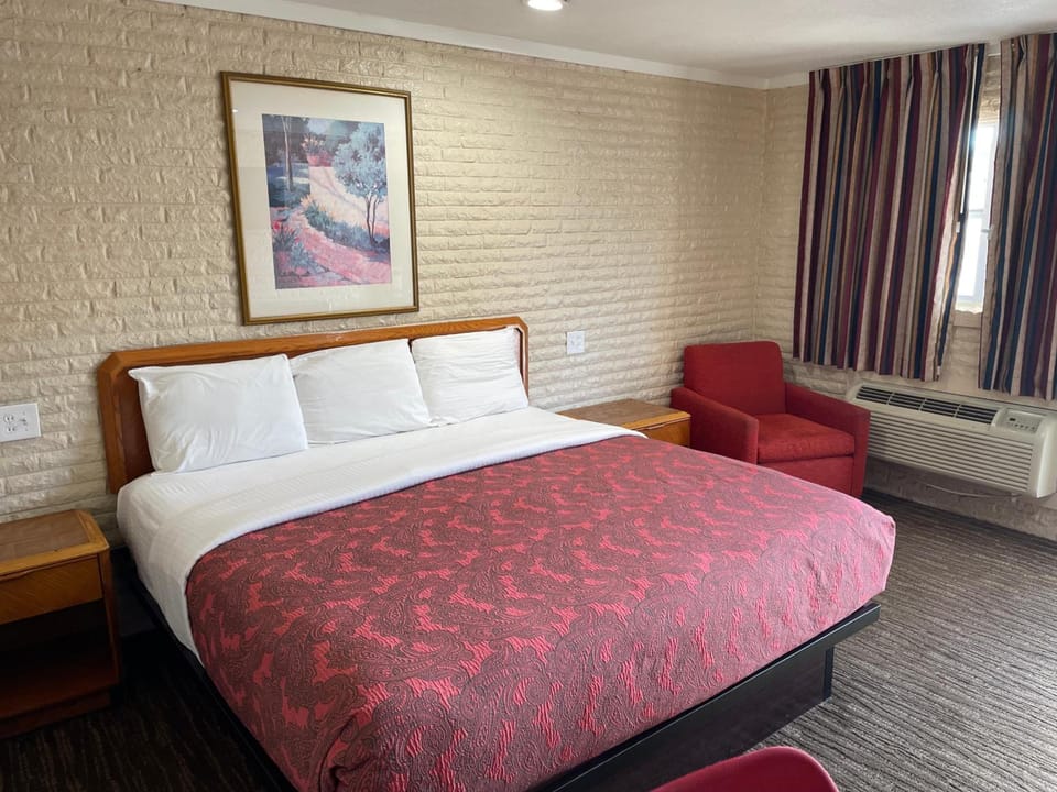 Kings Inn Motel in Paris