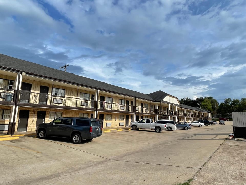 Kings Inn Motel in Paris