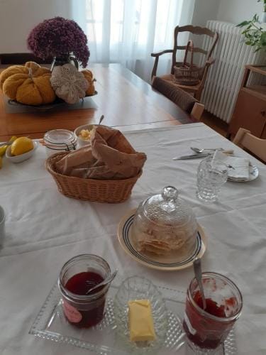 Centre ville Chambres dans un appartement d'exception Hotel in Normandy