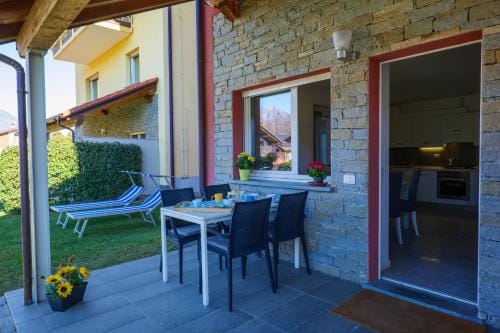 Residence Girasole Casa Rossa A Hotel in Colico