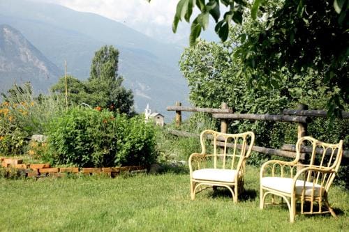 La casa di paglia B&B Hotel in Aosta Valley, Italy