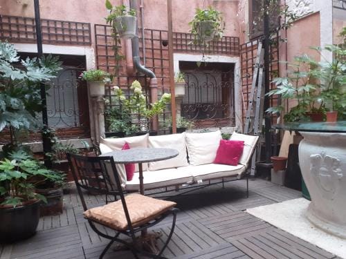 Honeymoon suite on Grand Canal Hotel in San Marco