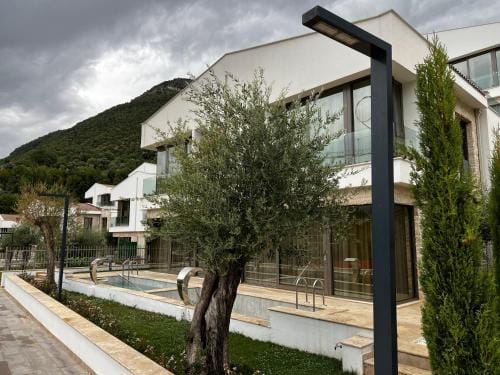 Modern 4BR & 3BR Villa with Pool, Near Portonovi Hotel in Kotor Municipality