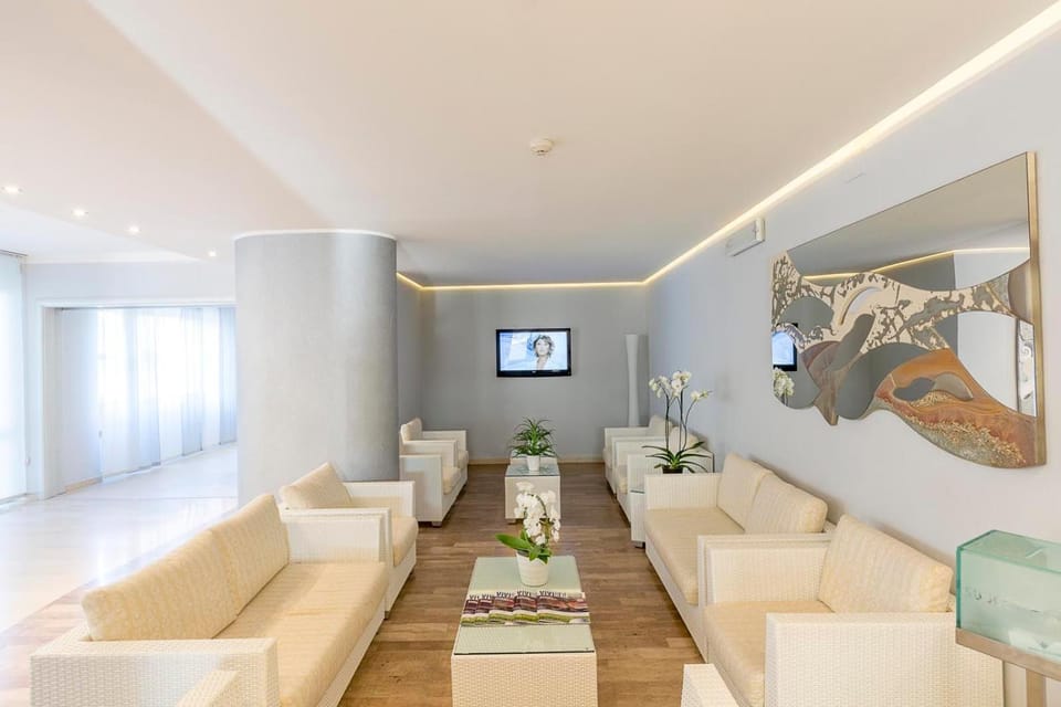 Shared lounge/TV area