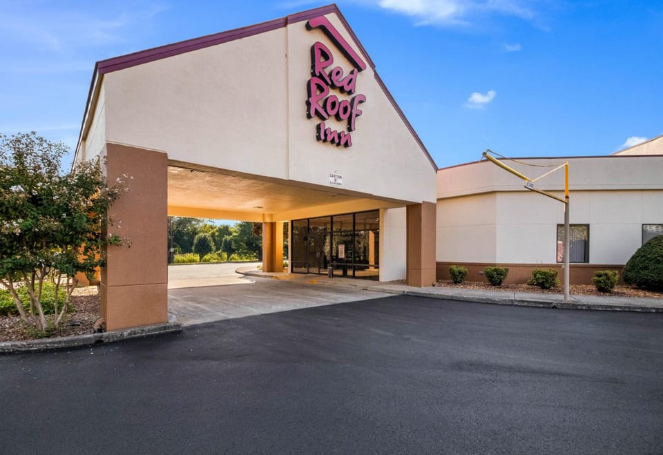 Red Roof Inn Clarksville Hotel in Clarksville