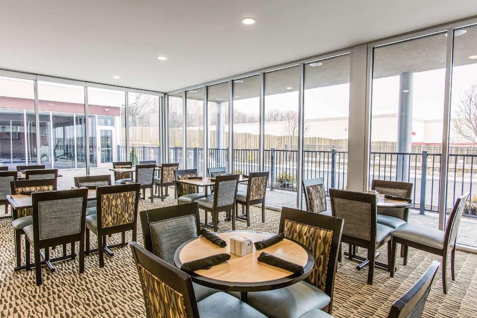 Wyndham Avon Hotel in Lake Erie