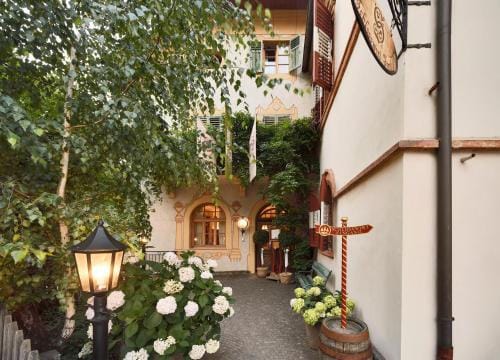 Schlosswirt Forst Hotel in Algund