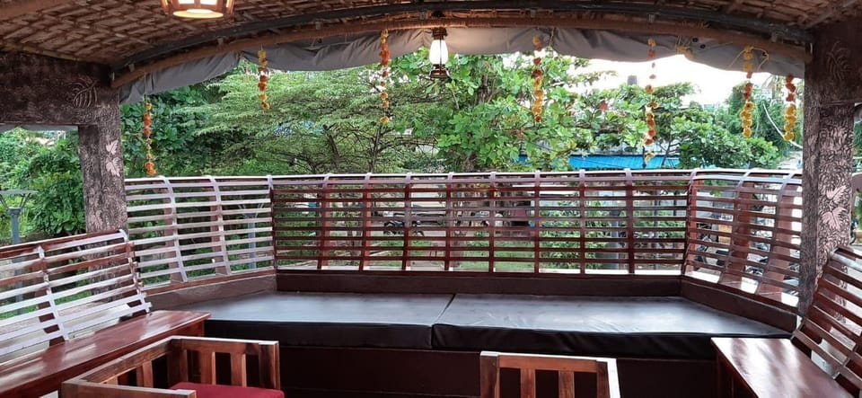 Private Houseboat Hotel in Alappuzha