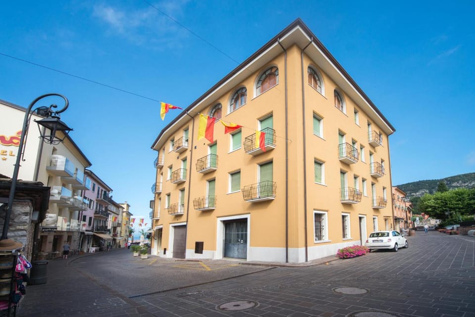 ApartmentsGarda - Residenza Antiche Mura Hotel in Garda
